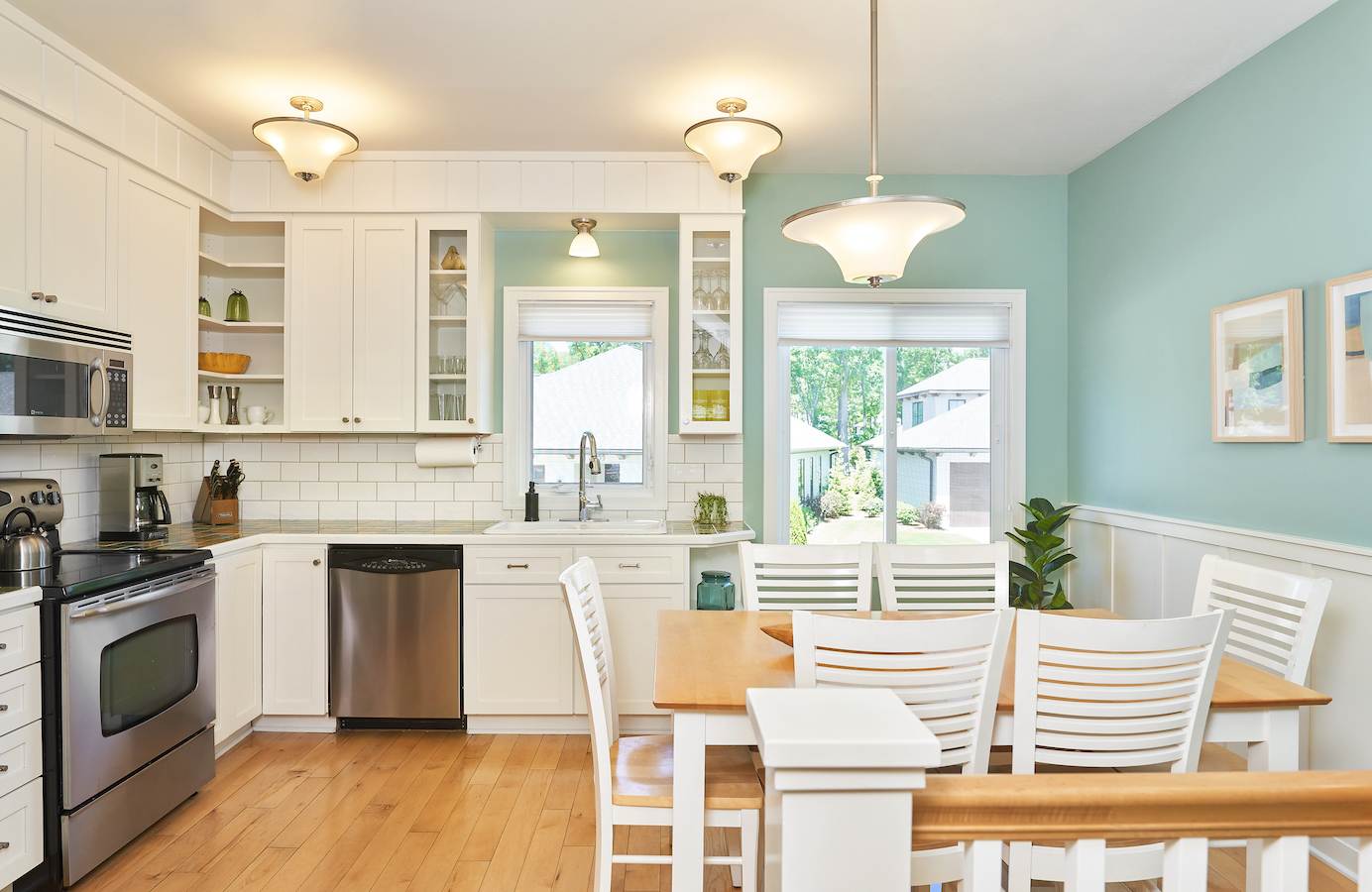 thebeachhouseatlakestreetthenewport The Beach House at Lake Street